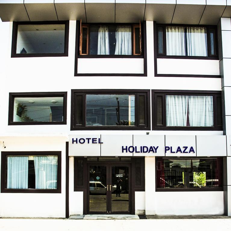 Holiday Plaza Hotel Srīnagar Buitenkant foto