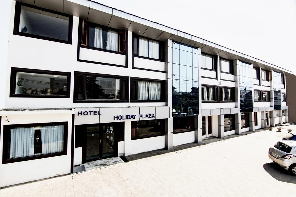 Holiday Plaza Hotel Srīnagar Buitenkant foto