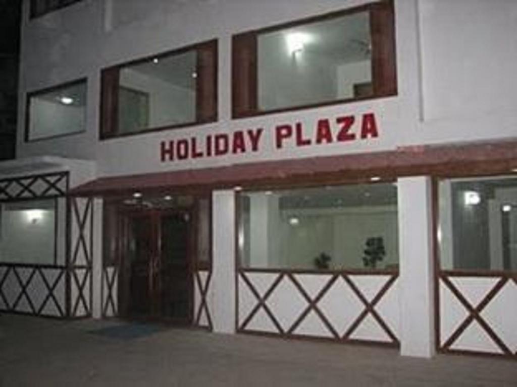 Holiday Plaza Hotel Srīnagar Buitenkant foto